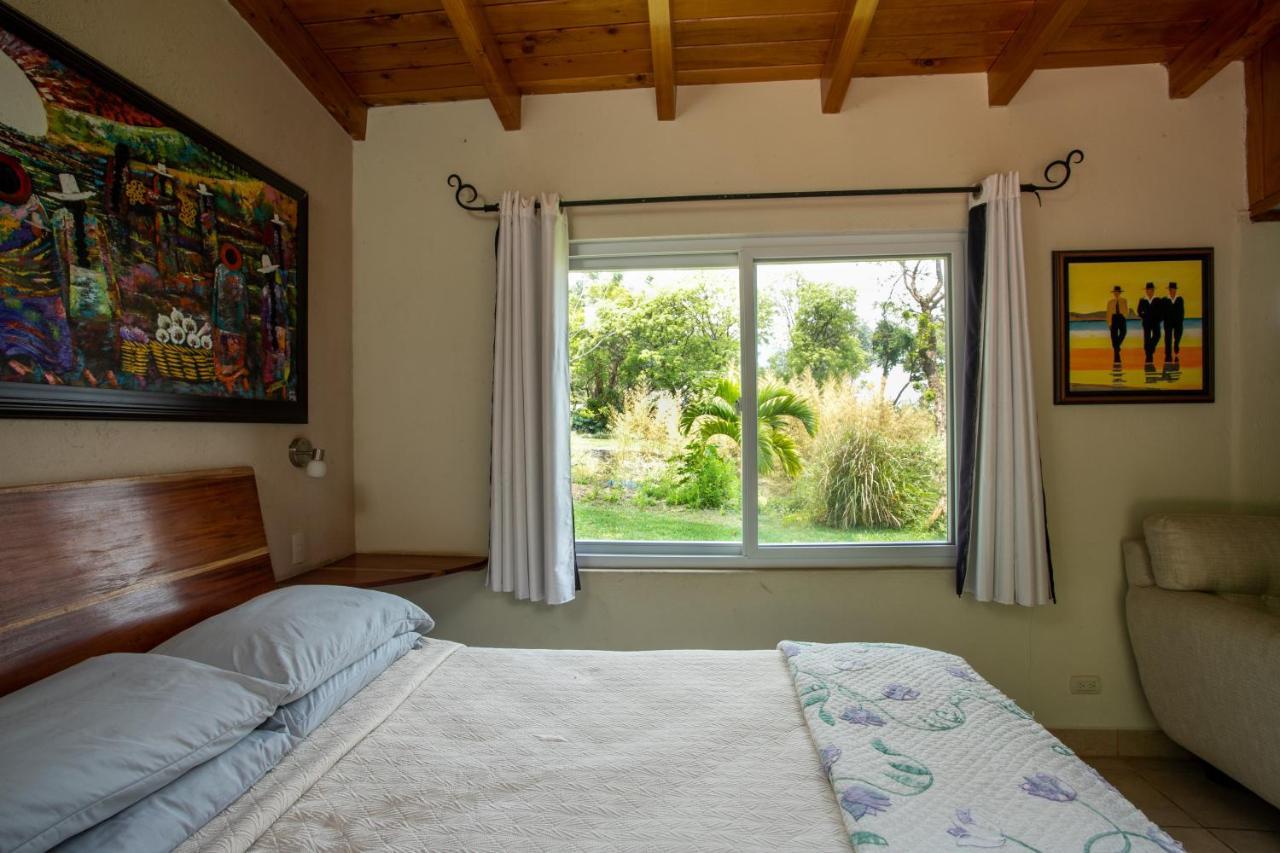 Lake Front Retreat At Los Elementos Santa Cruz La Laguna Eksteriør billede